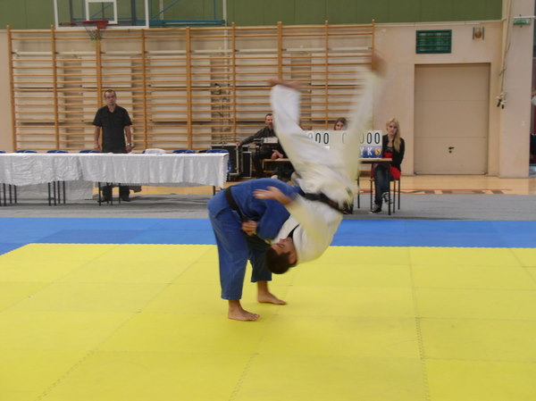 > <br><br> <em>Pokaz starszych adeptów judo</em></p><p><img mce_tsrc=